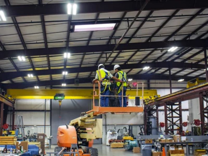 Thi công lắp đặt đèn nhà xưởng cần đúng kỹ thuật