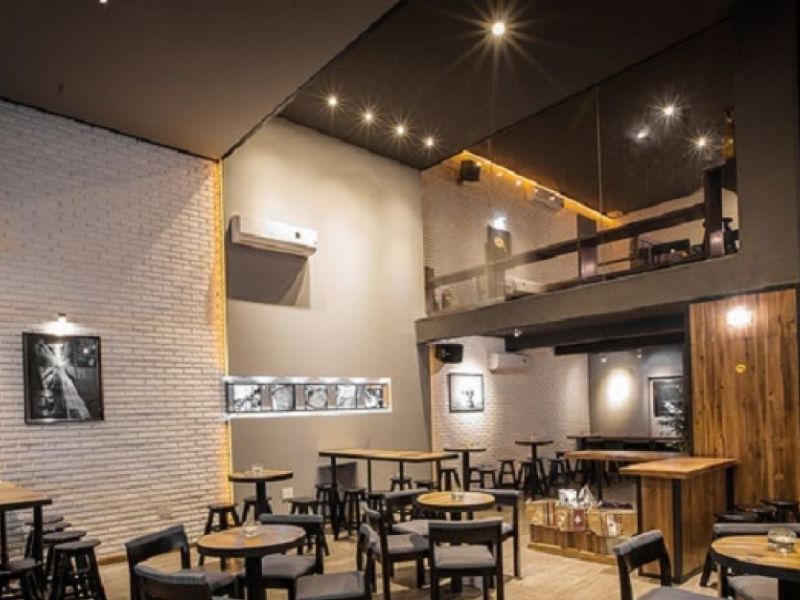 Đèn âm trần tại quán cà phê