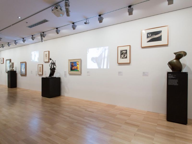 Cách bố trí đèn rọi tranh theo kích thước và vị trí tranh 