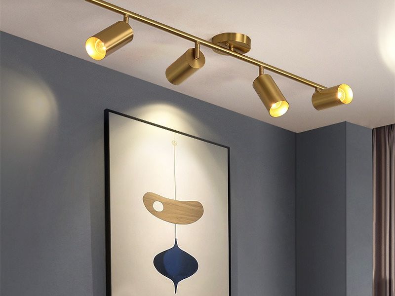 Đèn rọi tranh kích thước lớn cần có công suất lớn 