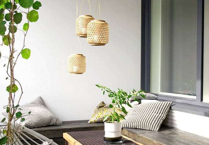 Đèn lồng trang trí ban công