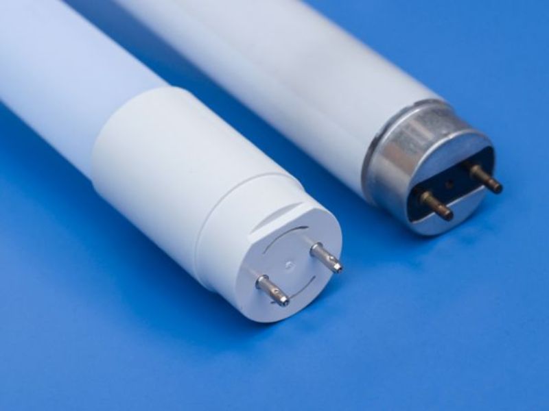 Cần phân biệt đèn tuýp LED và huỳnh quang để thay bóng đúng cách