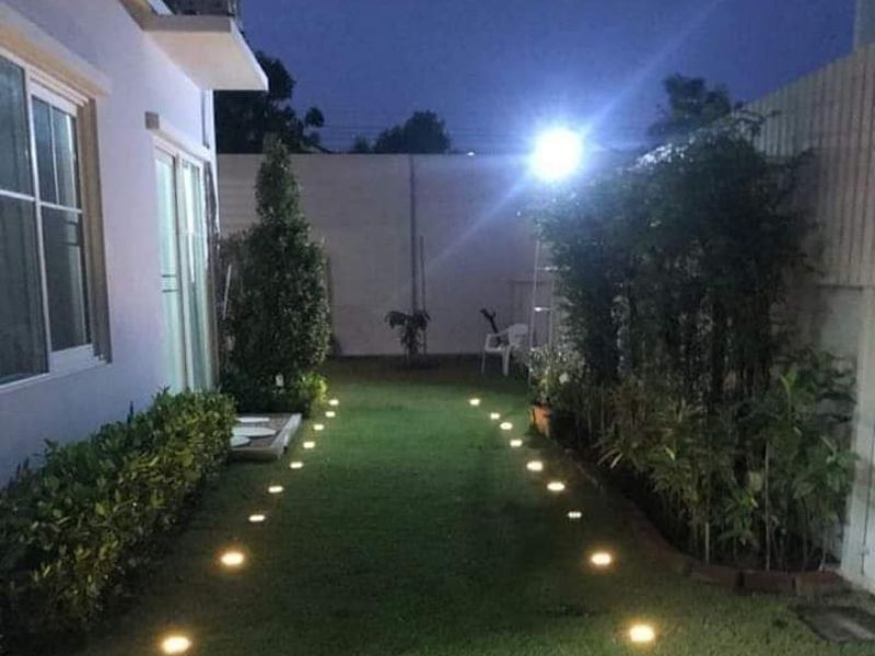 Khi lắp đèn ngoài trời cần chú ý cách đi dây và chống nước cho thiết bị 