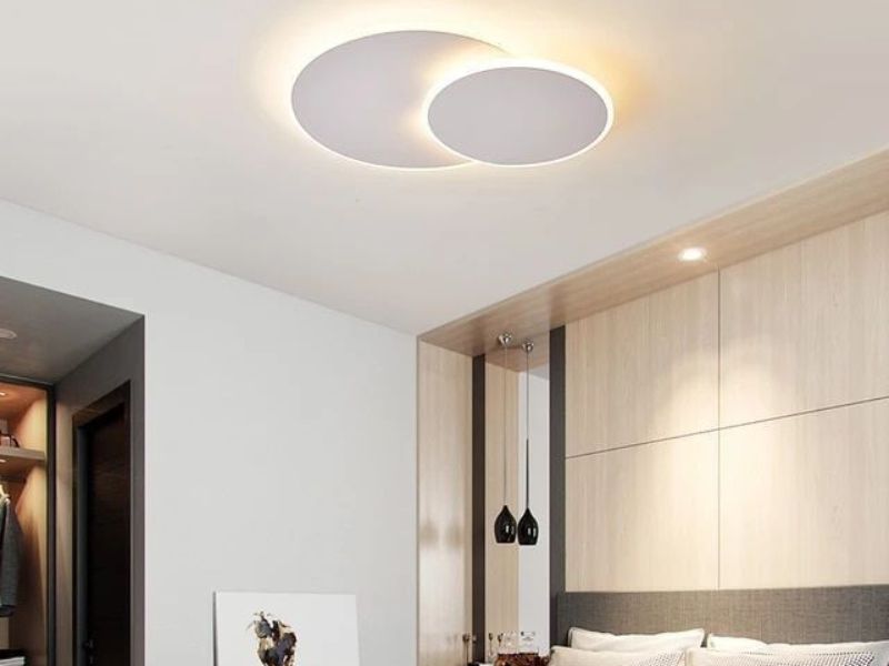 Đèn ốp trần phòng ngủ tiết kiệm diện tích, tạo cảm giác thư giãn