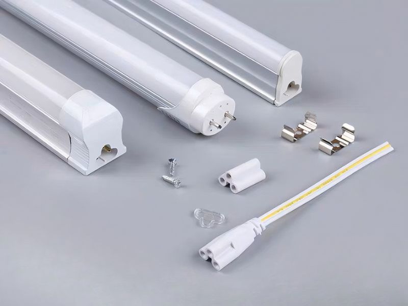 Đèn tuýp LED cấu tạo từ chip LED, Driver, thân, máng đèn và lớp tán quang 