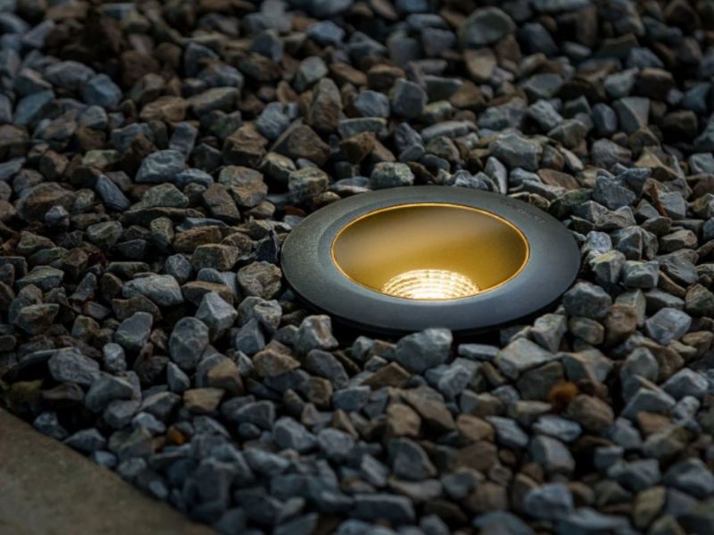 Đèn âm đất sử dụng công nghệ LED nên ít tốn điện năng