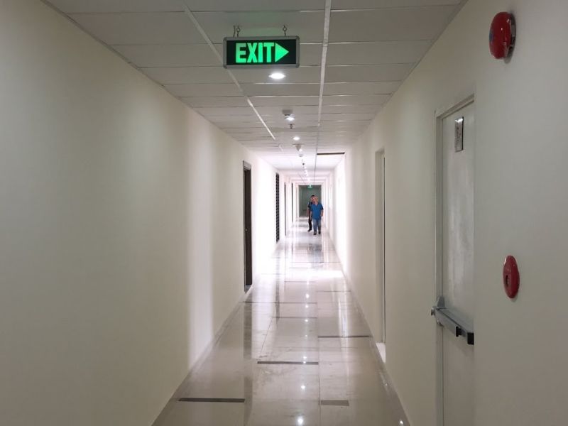 Đèn thoát hiểm 2 mặt phù hợp cho các khu vực rộng, đông người