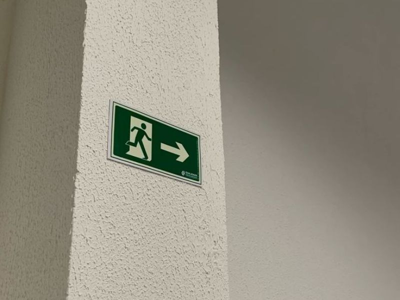 Hướng dẫn các bước lắp đèn Exit chi tiết