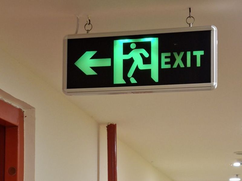 Hướng dẫn lắp đặt đèn Exit thoát hiểm