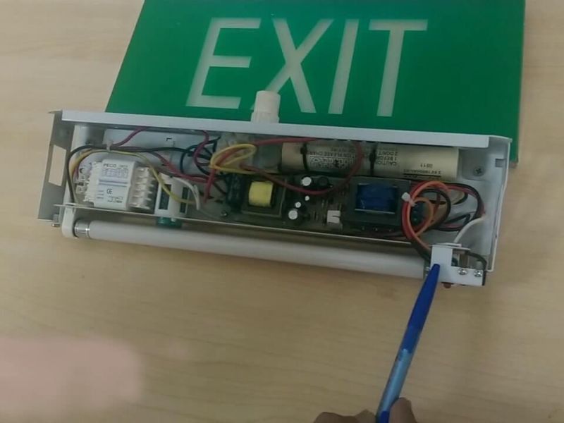 Không kiểm tra đèn EXIT định kỳ sẽ khiến pin dễ chai, nhanh hỏng