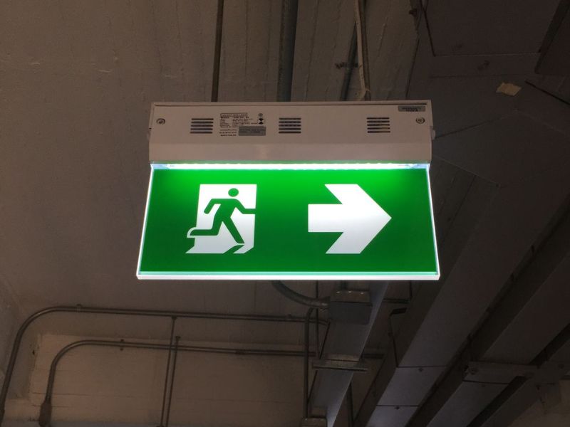 Những lưu ý khi mua đèn thoát hiểm EXIT
