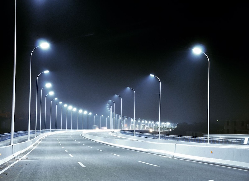 Đèn LED chiếu sáng đường cao tốc
